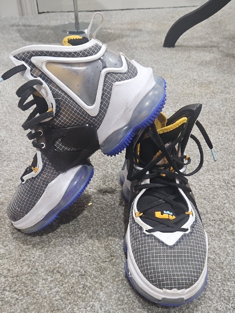 Nike LeBrons EP 19 Graduate Mens Shoes -Authenticated size 7.5